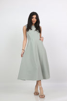 ميكا فستان ميدي سادة واسع بجيوب بدون كم