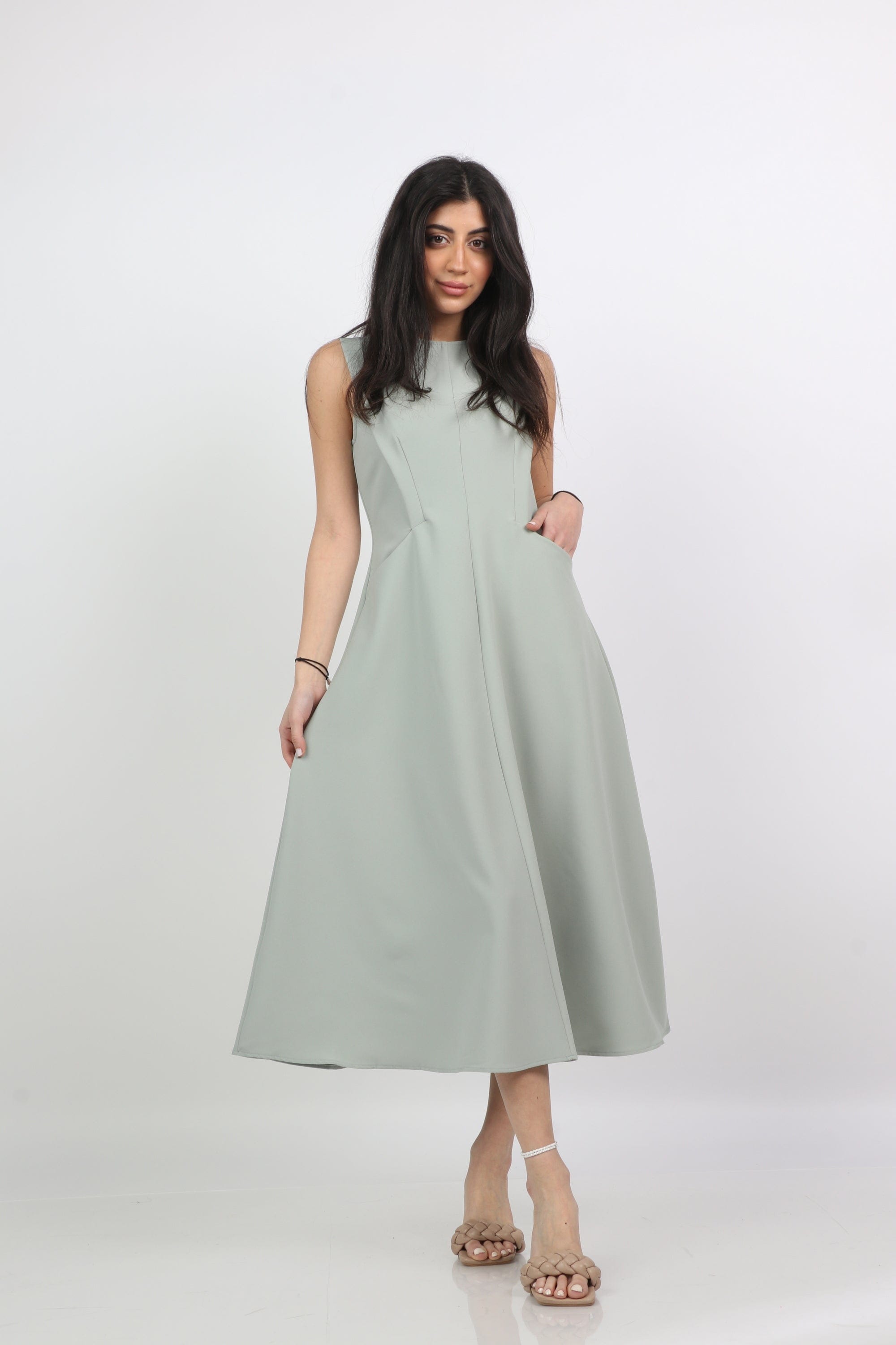 ميكا فستان ميدي سادة واسع بجيوب بدون كم