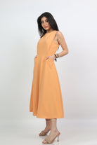 ميكا فستان ميدي سادة واسع بجيوب بدون كم