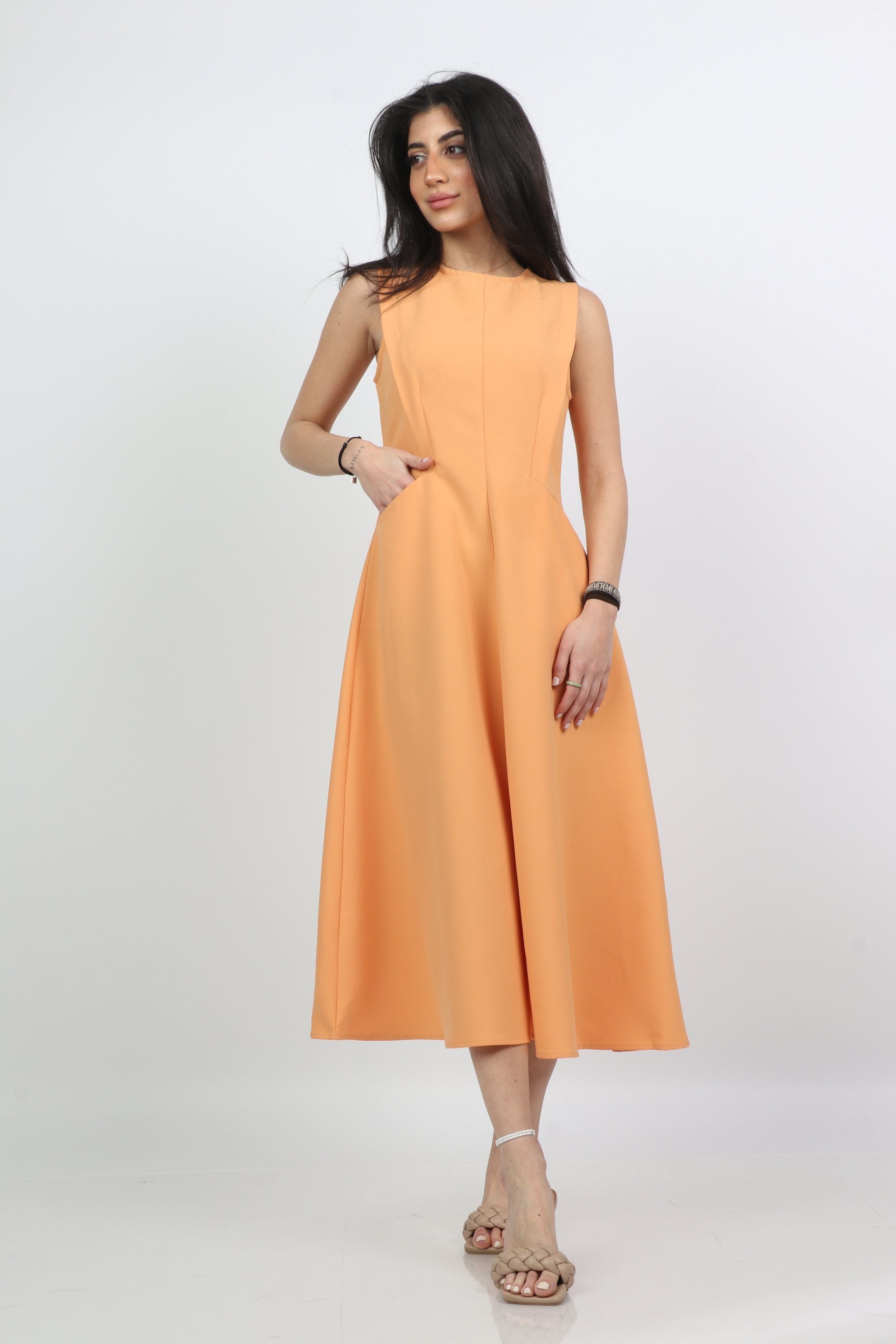 ميكا فستان ميدي سادة واسع بجيوب بدون كم