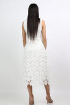 ميكا فستان ميدي دانتيل بخصر مطرز بدون كم أوف وايت