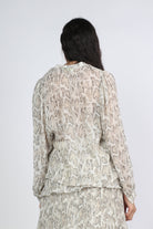 ميكا بلوزة على نمط جلد ثعبان بكم طويل نسائي