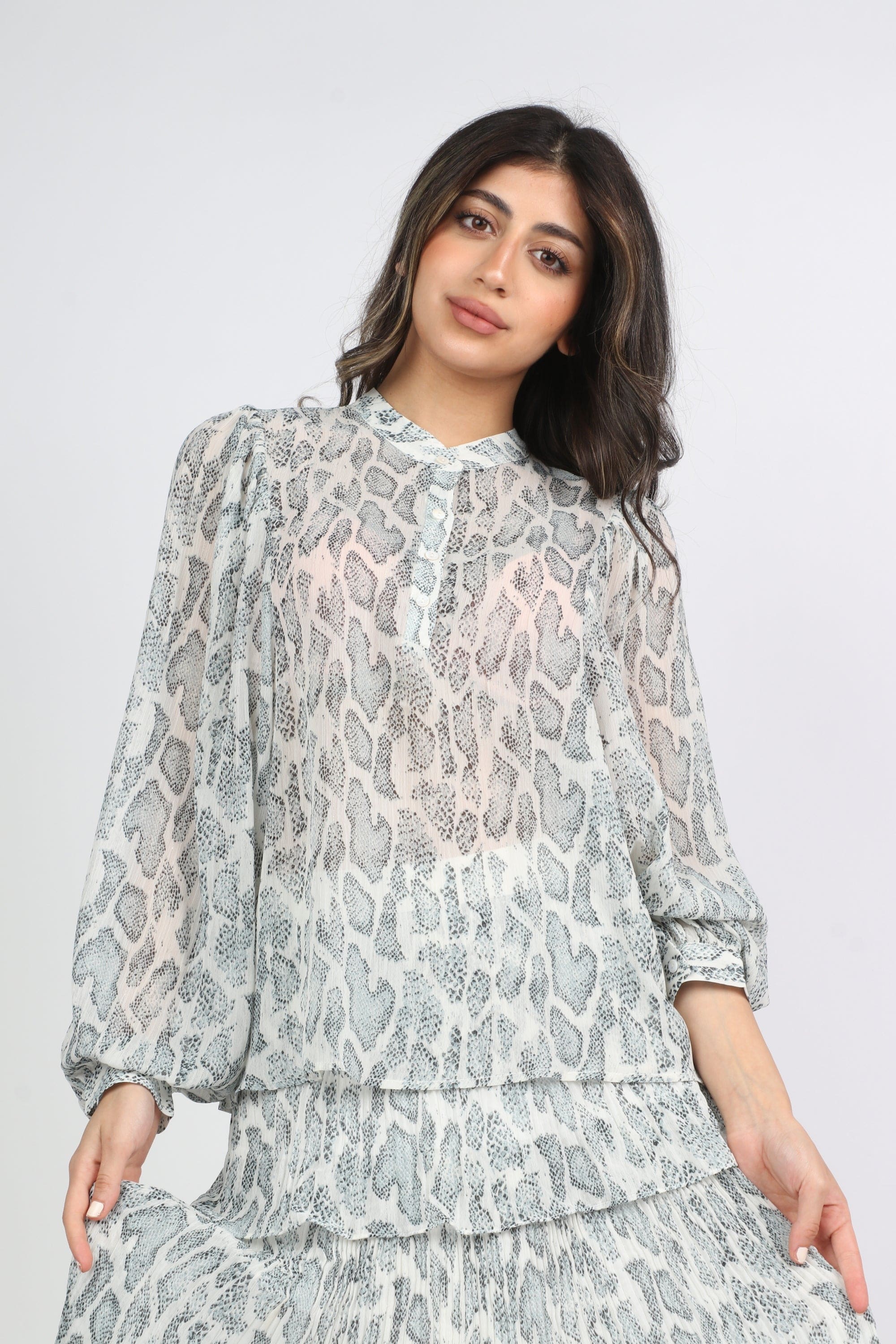 ميكا بلوزة على نمط جلد ثعبان بكم طويل نسائي