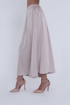 ميكا تنورة ميدي ناعمة واسعة بمطاط في الخلف