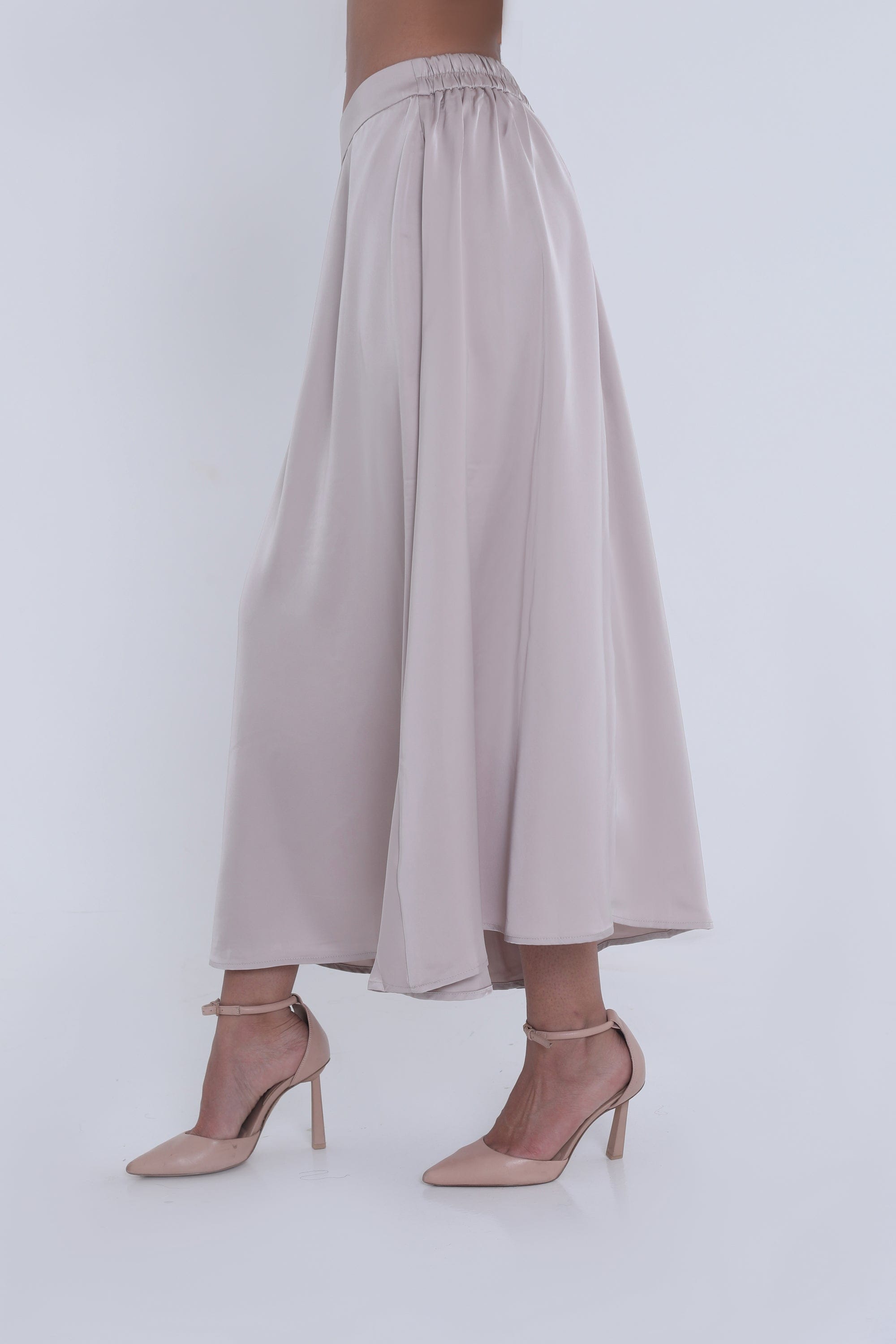 ميكا تنورة ميدي ناعمة واسعة بمطاط في الخلف