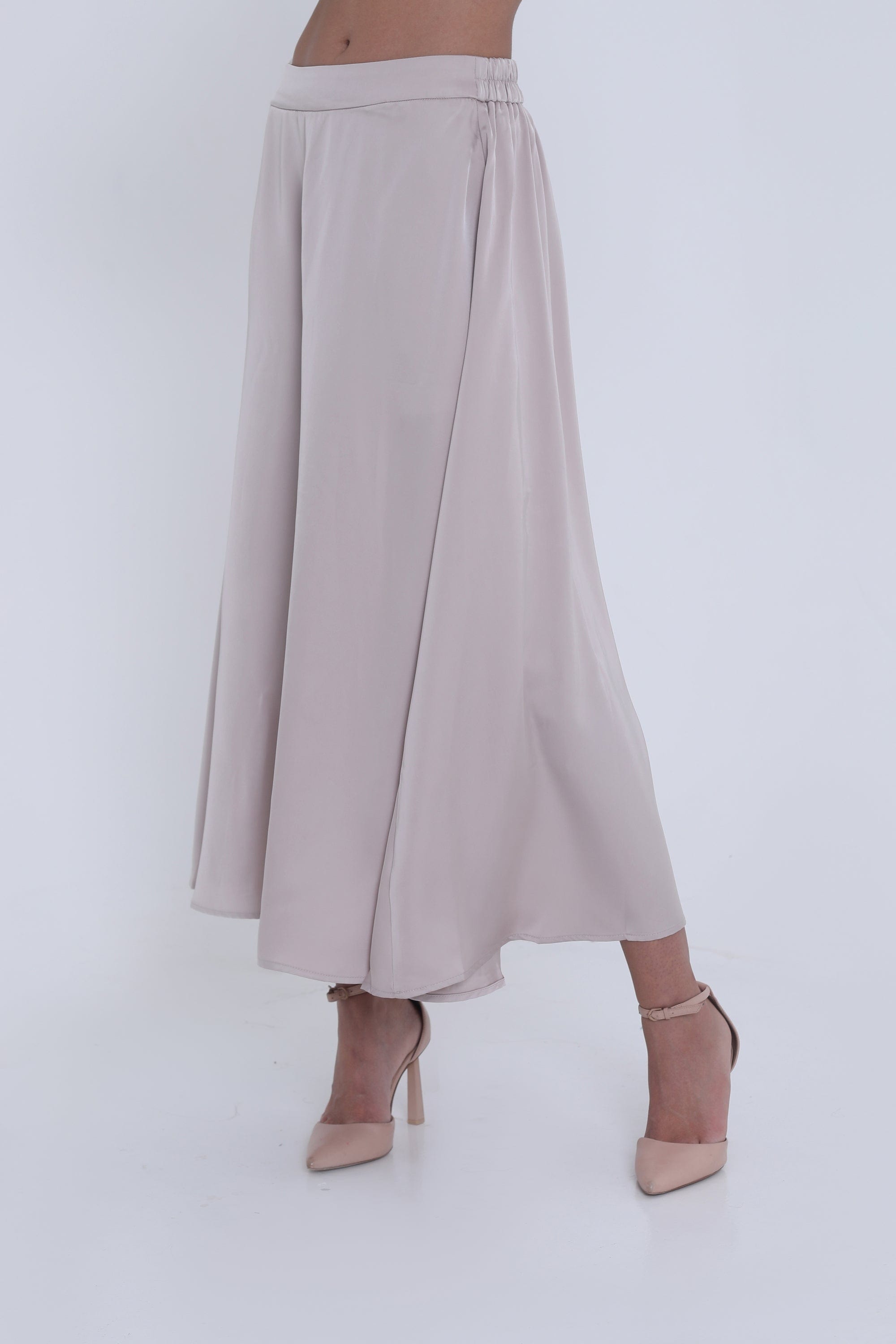 ميكا تنورة ميدي ناعمة واسعة بمطاط في الخلف