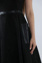 ميكا فستان ميدي بدون أكمام مخصر مزين بجيوب