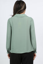 ميكا قميص بكسرات على الصدر وكم طويل واسع نسائي