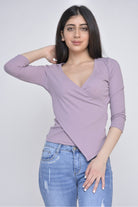 ميكا بلوزة لف مضلعة لفتحة صدر V بأكمام 3/4