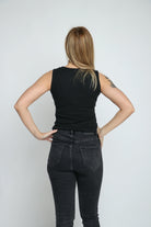 ميكا بلوزة سادة كت قصيرة برقبة دائرية نسائي