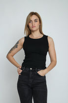 ميكا بلوزة سادة كت قصيرة برقبة دائرية نسائي