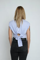 ميكا بلوزة سادة قصيرة مخصرة واسعة كم قصير نسائي