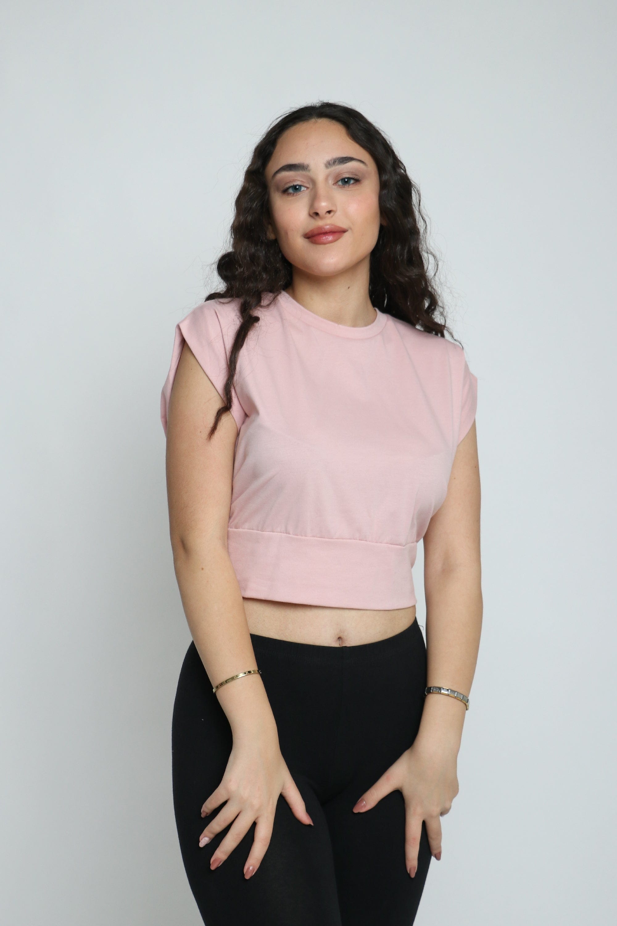 ميكا بلوزة سادة قصيرة مخصرة واسعة كم قصير نسائي