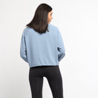 ميكا بلوزة قصييرة بأكمام طويلة بطبعة على الصدر