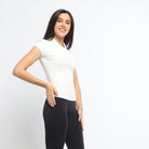 ميكا بلوزة بأكمام قصيرة مضلعة مفتوح من الصدر