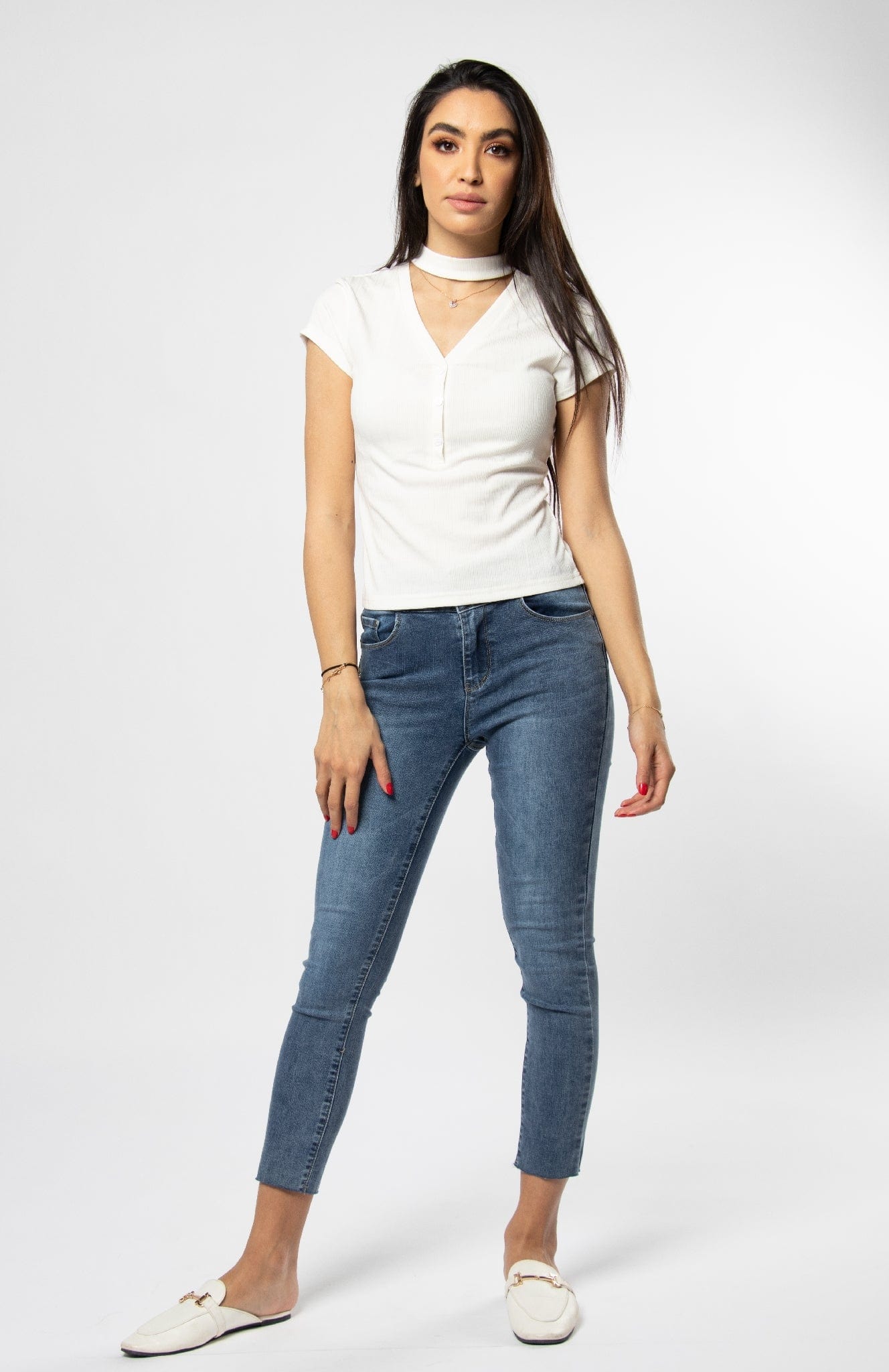 ميكا بلوزة بأزرار وفتحة صدر وكم قصير نسائي