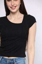 ميكا بلوزة ضيقة بأكمام قصيرة وفتحة جانبية نسائية