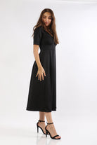 ميكا فستان ميدي سادة كلاسيك بكم قصير