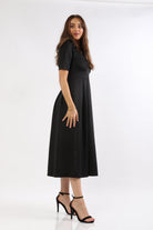 ميكا فستان ميدي سادة كلاسيك بكم قصير