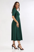 ميكا فستان ميدي سادة كلاسيك بكم قصير