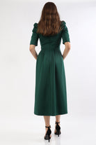 ميكا فستان ميدي سادة كلاسيك بكم قصير