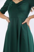 ميكا فستان ميدي سادة كلاسيك بكم قصير