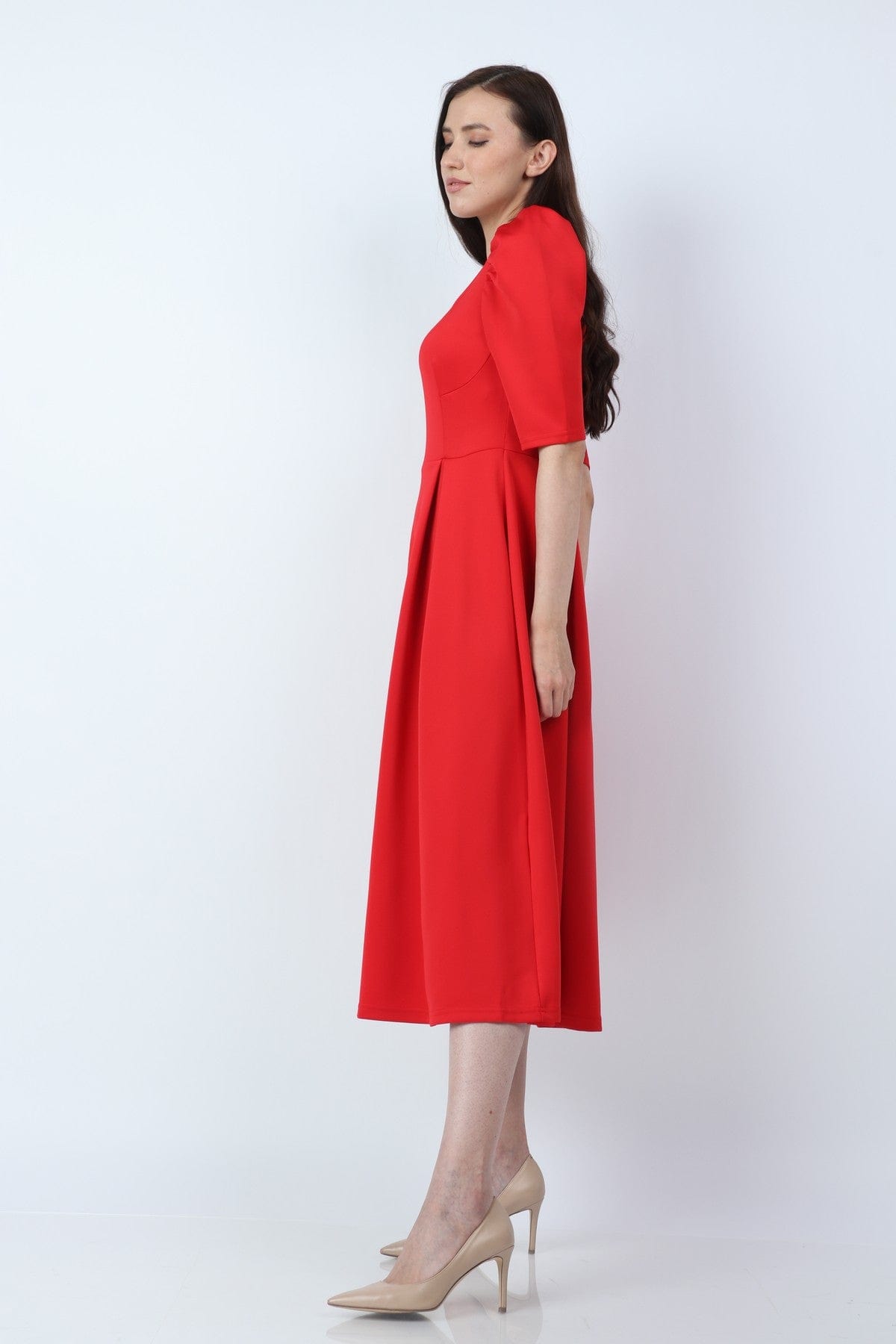 ميكا فستان ميدي سادة كلاسيك بكم قصير