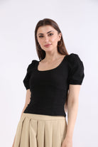 ميكا بلوزة قصيرة بأكمام منفوخة