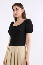 ميكا بلوزة قصيرة بأكمام منفوخة