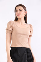 ميكا بلوزة قصيرة بأكمام منفوخة