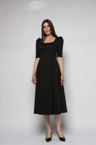 ميكا فستان ميدي بياقة مربعة بكم قصير