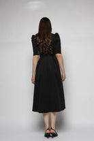 ميكا فستان ميدي بياقة مربعة بكم قصير