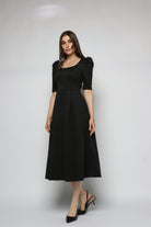 ميكا فستان ميدي بياقة مربعة بكم قصير