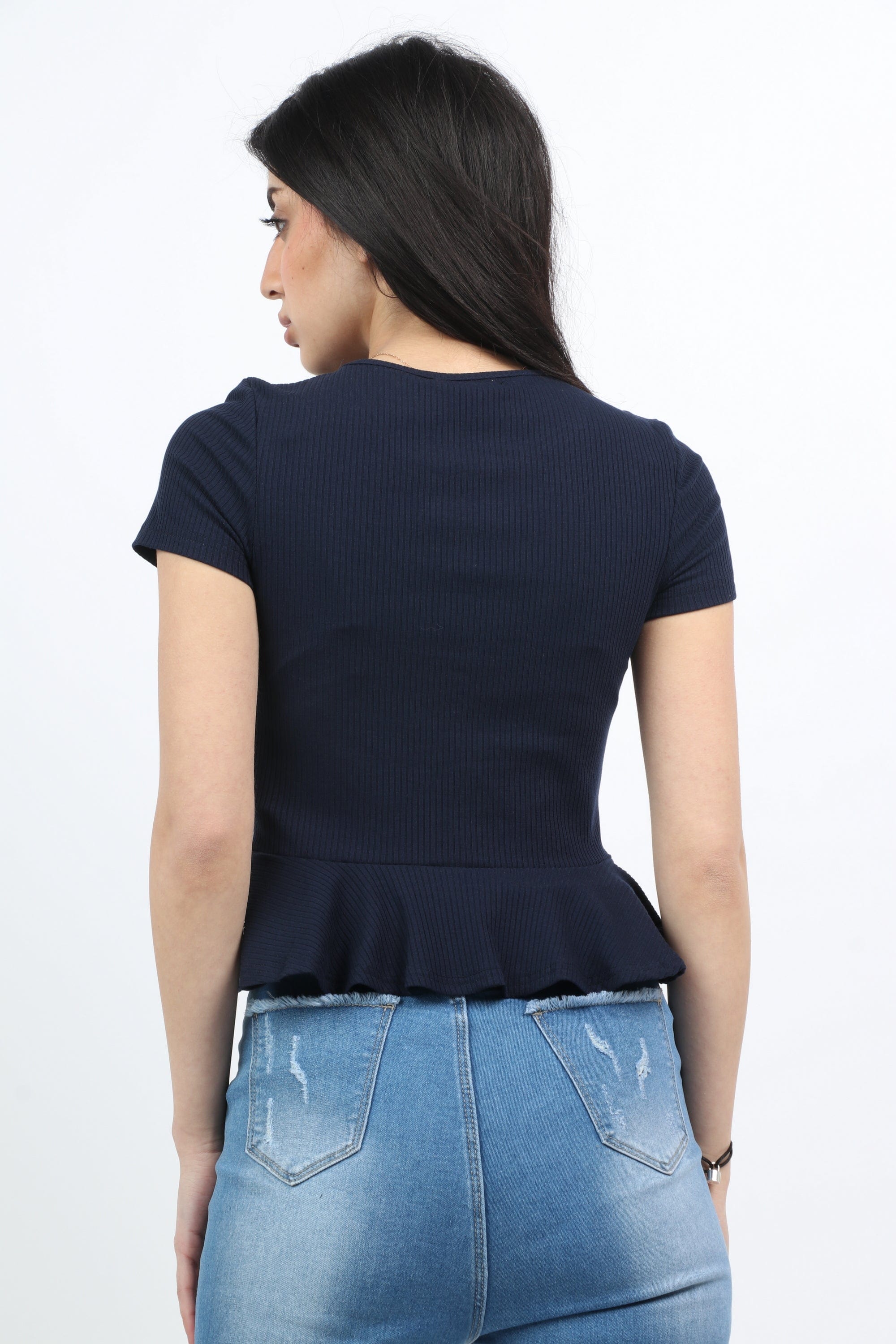 ميكا بلوزة سادة فتحة دائرية نص كم كشكشة من الأسفل