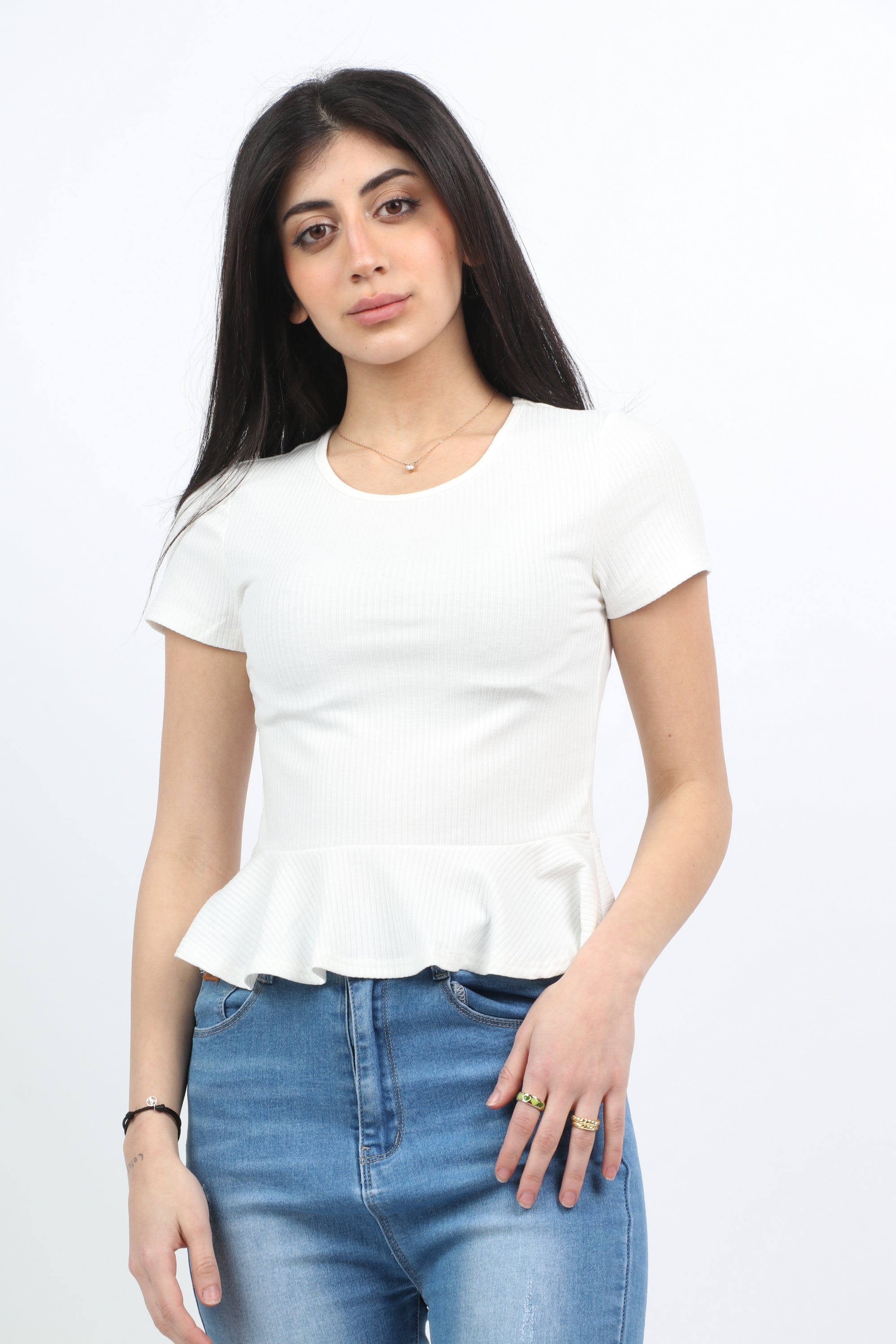 ميكا بلوزة سادة فتحة دائرية نص كم كشكشة من الأسفل