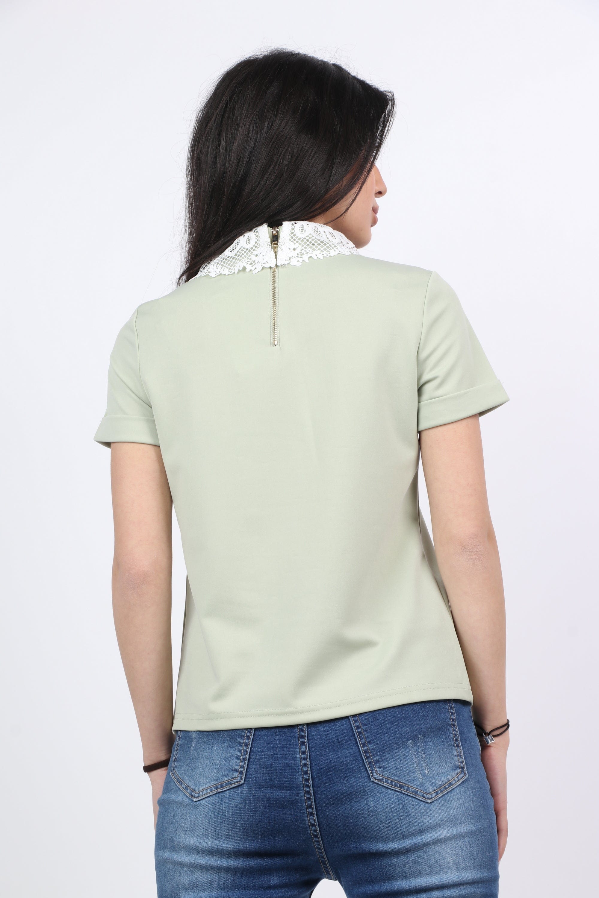 ميكا بلوزة سادة بياقة دانتيل كم قصير نسائي