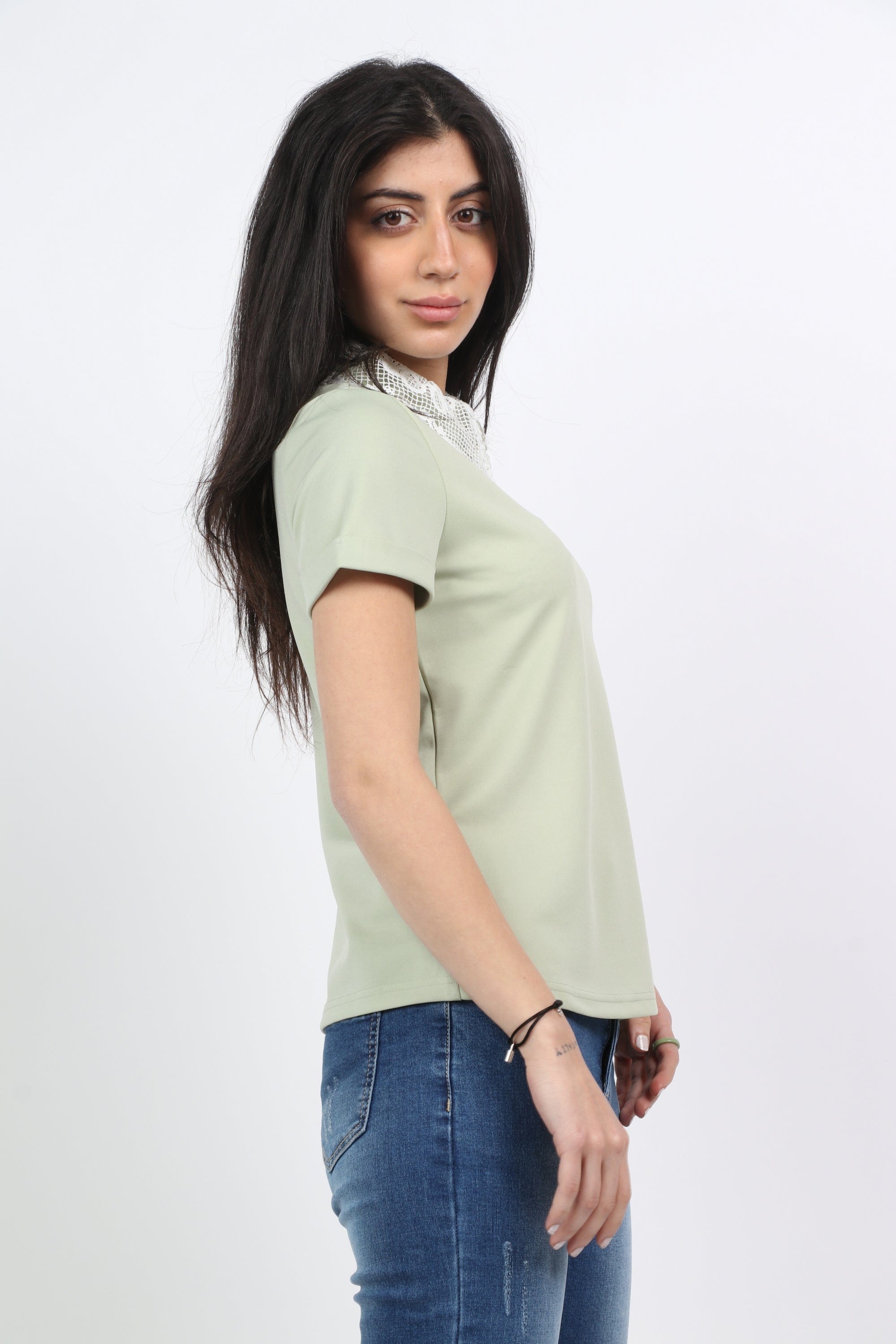 ميكا بلوزة سادة بياقة دانتيل كم قصير نسائي