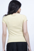 ميكا بلوزة سادة بفيونكة وفتحة أمامية كم قصير نسائي