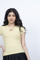 ميكا بلوزة سادة بفيونكة وفتحة أمامية كم قصير نسائي