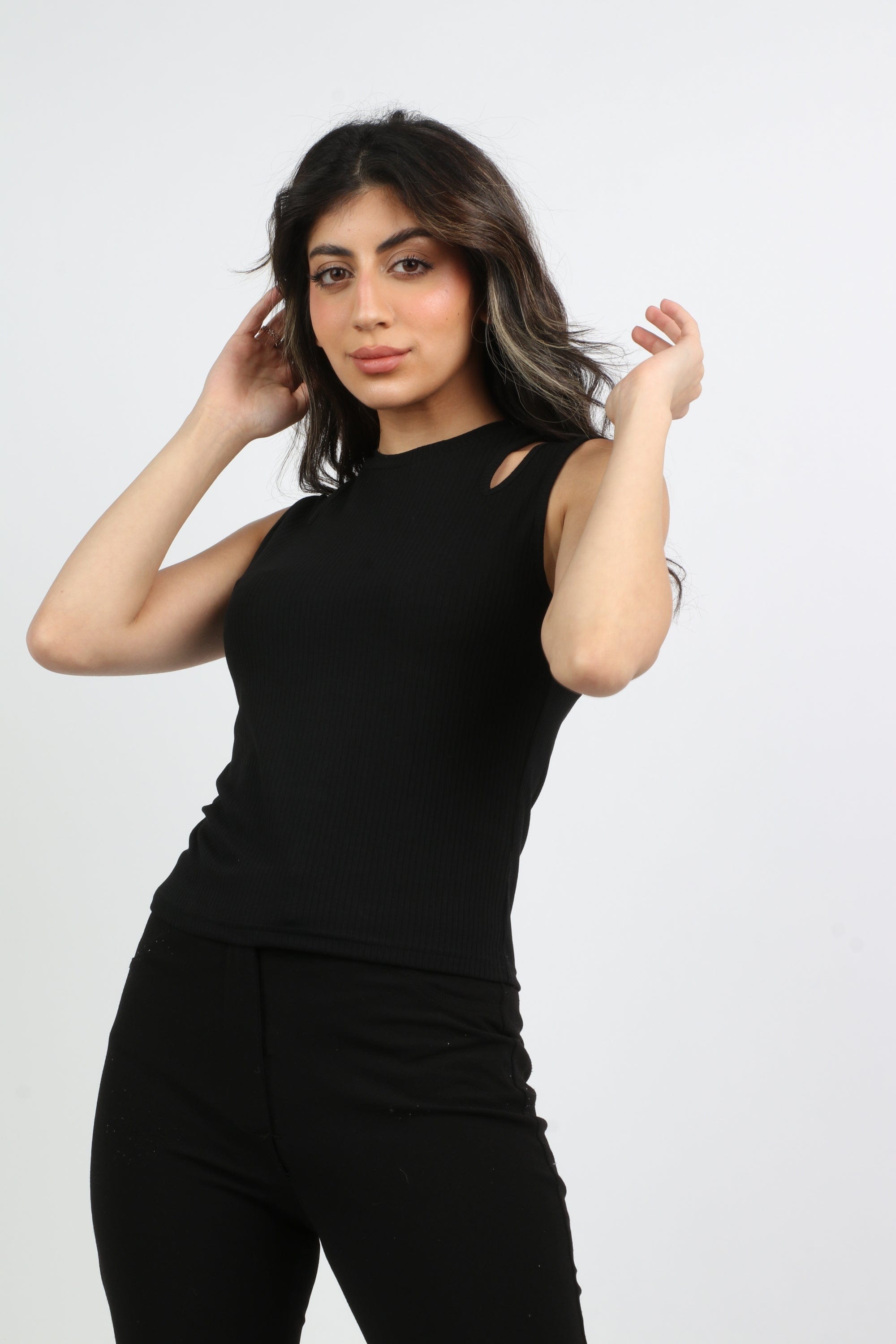 ميكا بلوزة كت برقبة دائرية وفتحى على الكتف نسائي