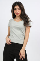 ميكا بلوزة سادة قصيرة الأكمام رقبة دائرية نسائي