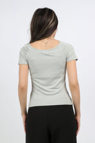 ميكا بلوزة سادة قصيرة الأكمام رقبة دائرية نسائي