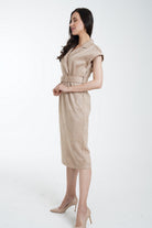 ميكا فستان ميدي سادة بحزام على الخصر كم قصير نسائي بني فاتح