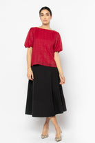 نتشي بلوزة لامعة بأكمام قصيرة بف