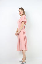 نتشي فستان ميدي كم قصير بف مزين بسوار رقبة