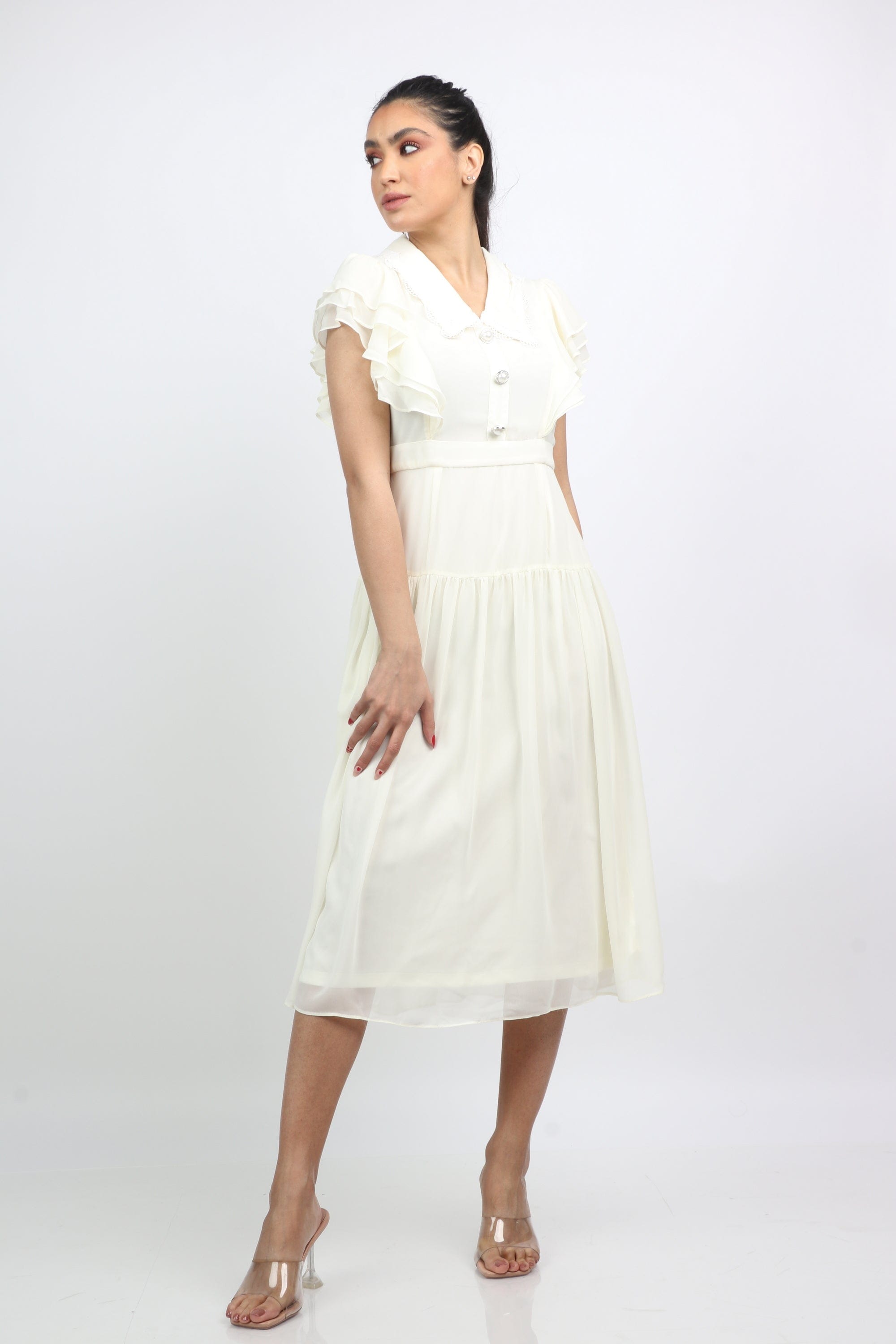 نتشي فستان ميدي بأكمام قصيرة فراشة بأزرار أمامية