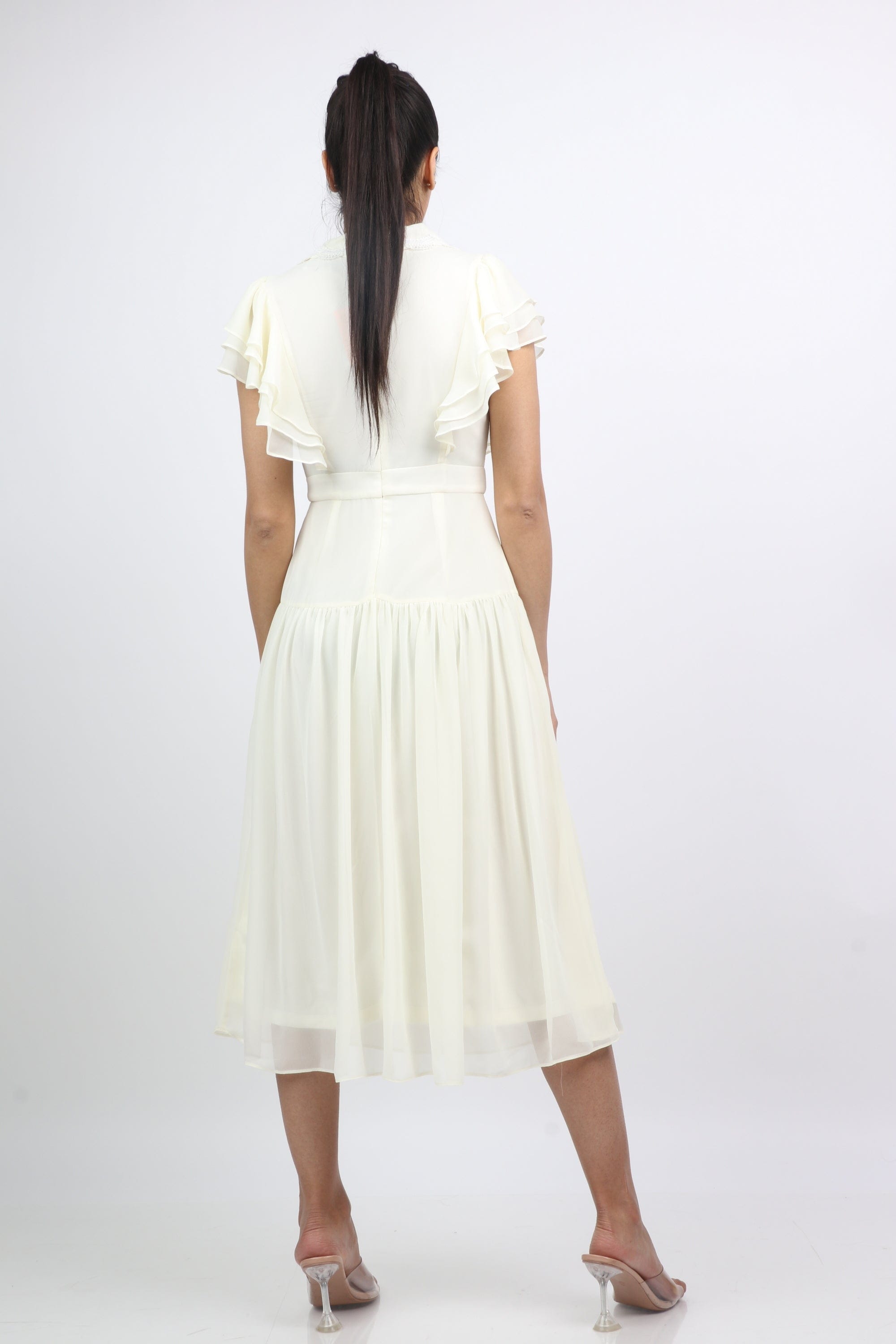 نتشي فستان ميدي بأكمام قصيرة فراشة بأزرار أمامية