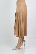 نتشي تنورة ميدي سادة مزين بكسرات من الجانبين