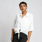 نتشي قميص سادة بياقة وأزرار أمامية كم طويل وربطة على الخصر نسائي