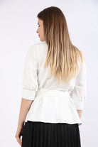 نتشي بلوزة حريرية ملحقة بحزام